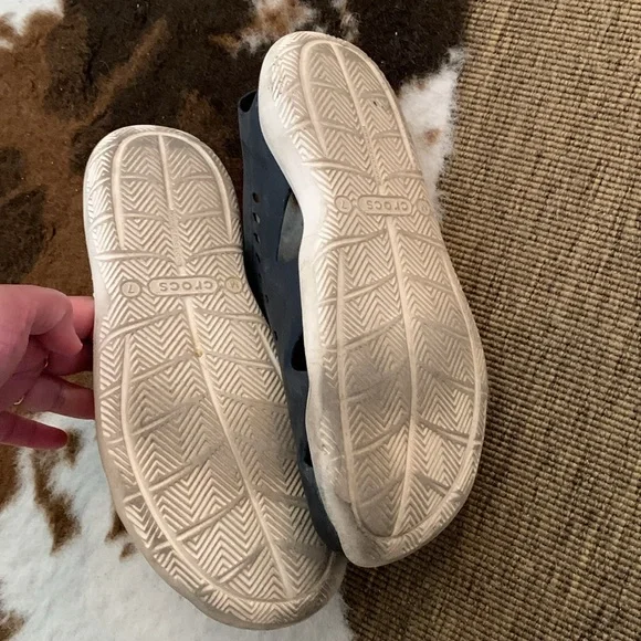 Crocs boys slip on shoes, navy/white, sz 7 (big boys) - Picture 7 of 9